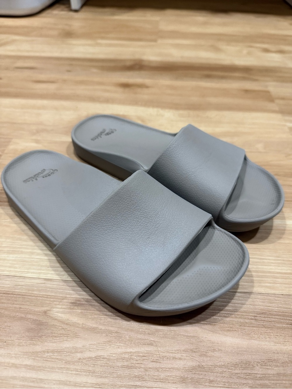Women’s Archie’s Slides
